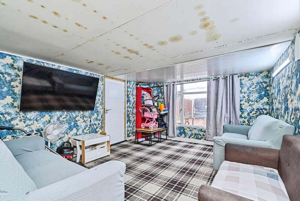 Property photo 3 of 16 Pbox-Img.Jpg