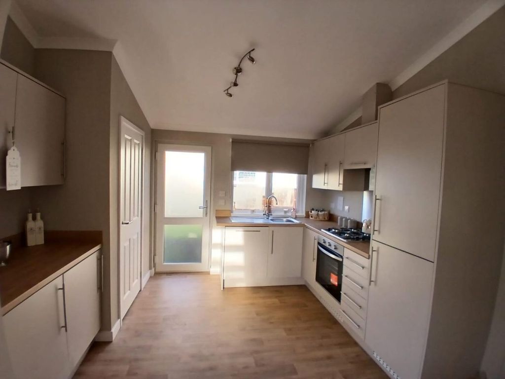 Property photo 3 of 4 03 Aon Kitchen