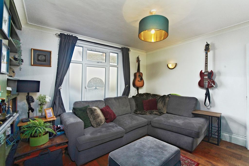 Property photo 3 of 17 Pbox-Img.Jpg