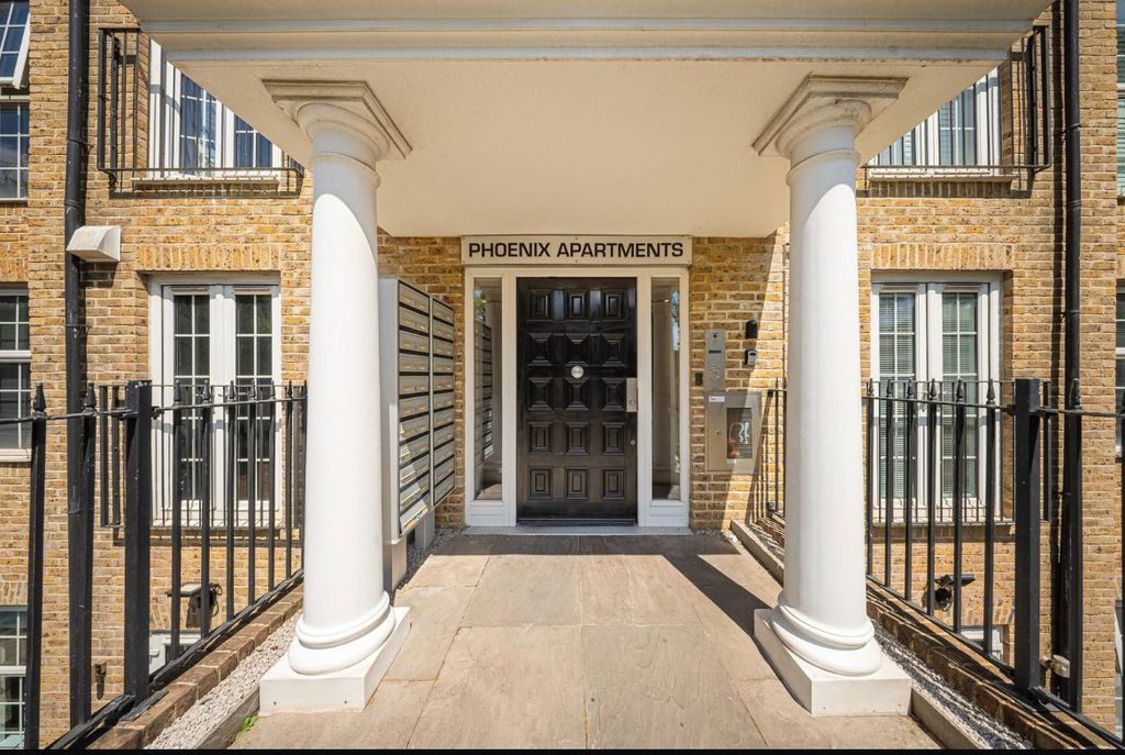 Property photo 3 of 24 Picture No. 01