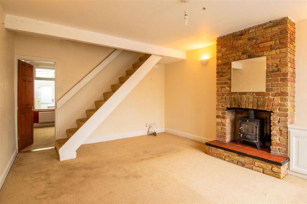 Property photo 3 of 12 Lounge