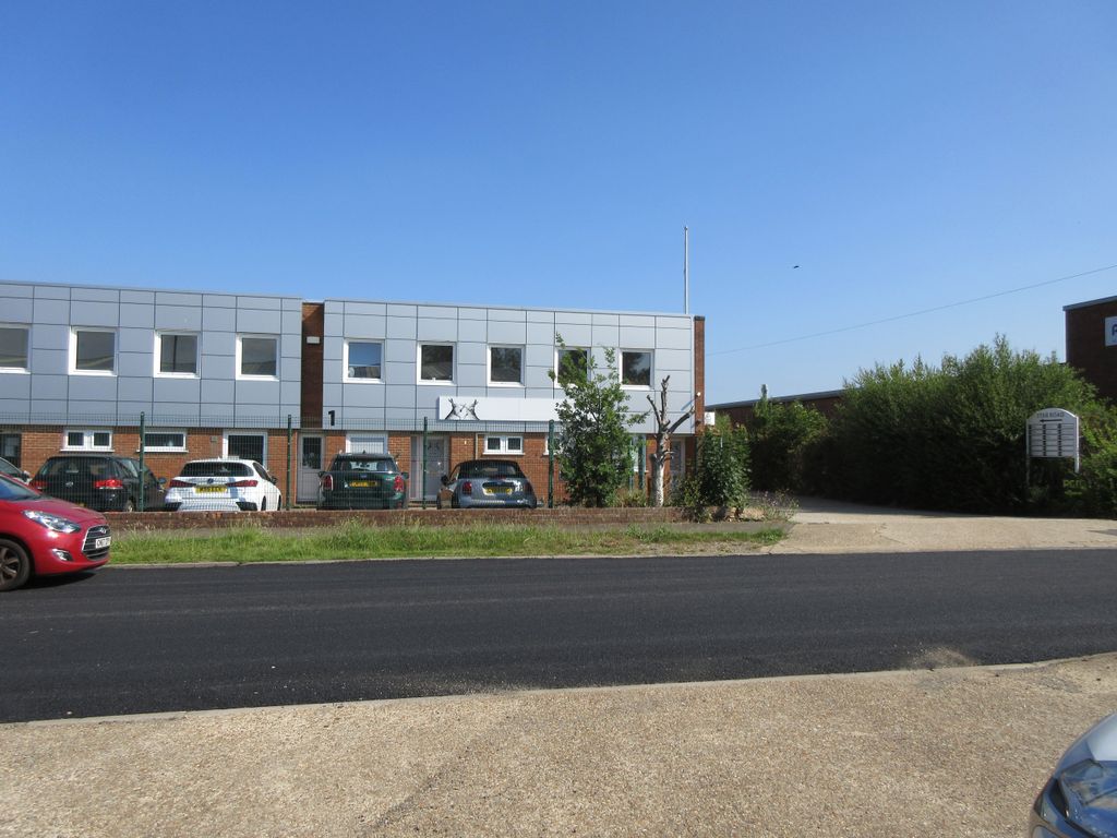 Property photo 1 of 2