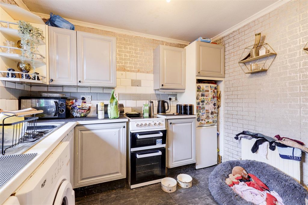 Property photo 2 of 17 Kitchen