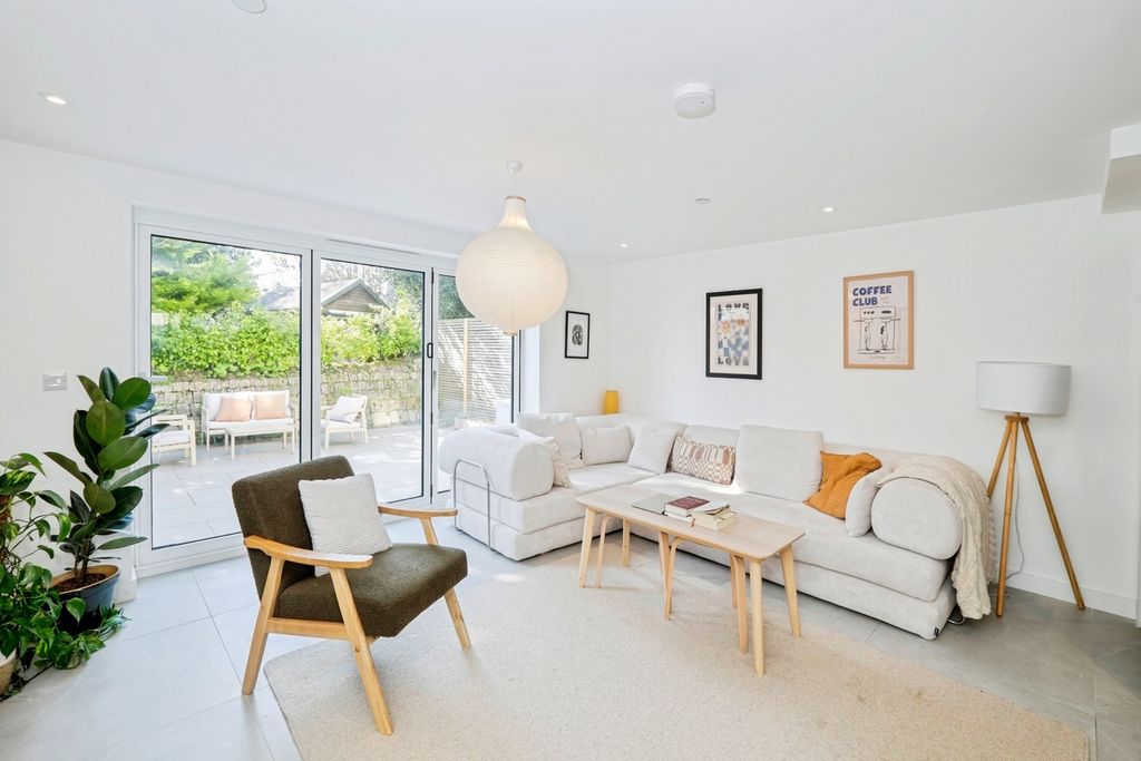 Property photo 2 of 17 Pbox-Img.Jpg