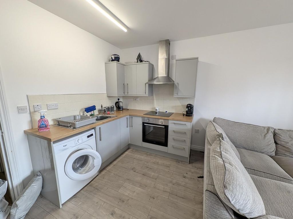 Property photo 2 of 9 Kitchen