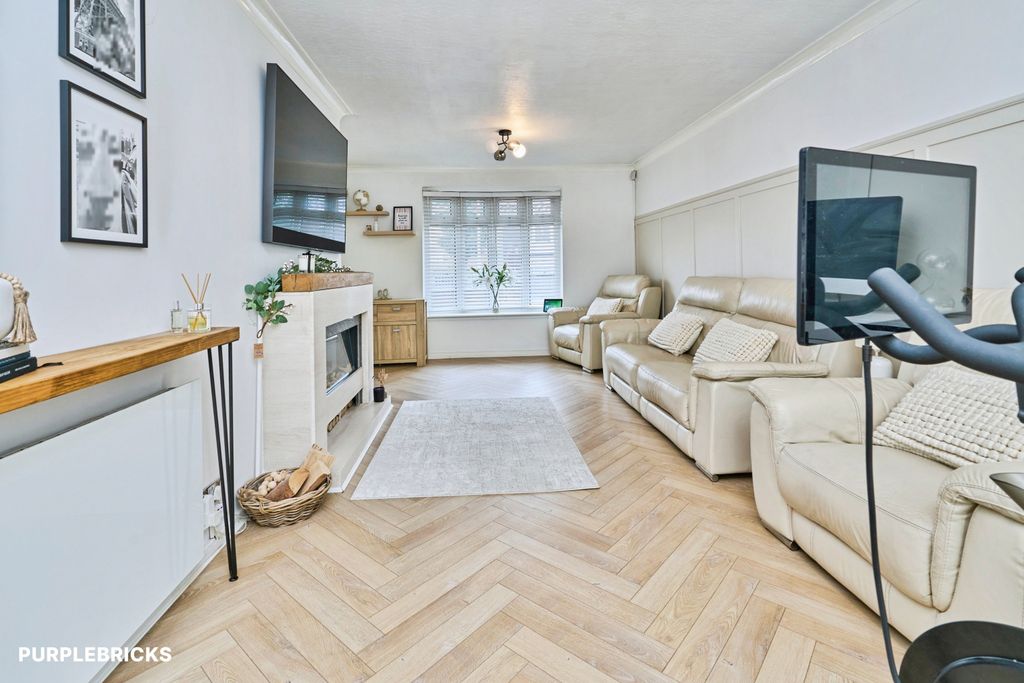 Property photo 2 of 31