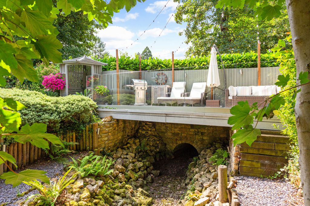 Property photo 3 of 39