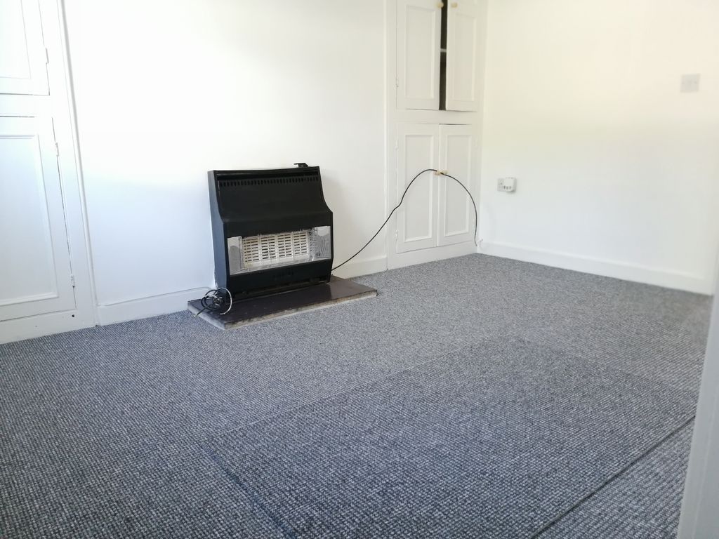 Property photo 3 of 11 Lounge