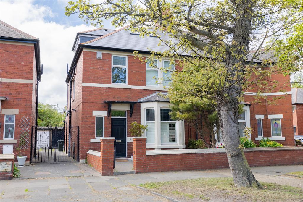 Property photo 1 of 18 Front External
