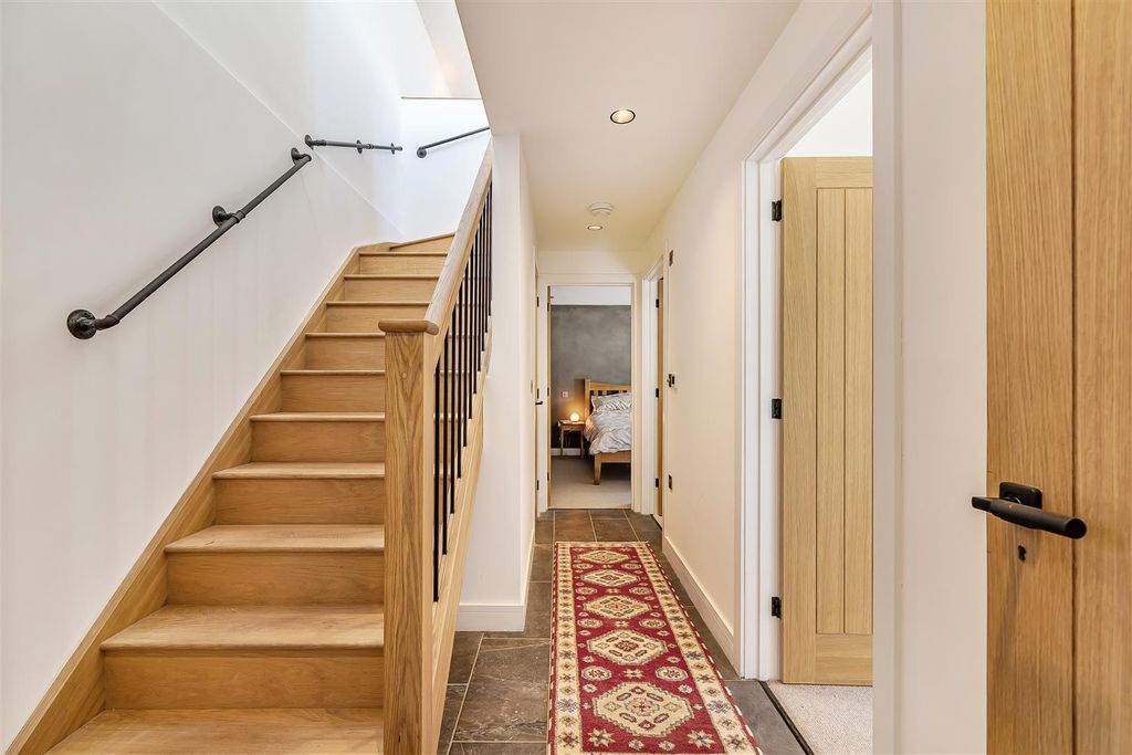 Property photo 3 of 23 1357364-9-68d2B2c71F027.Jpg