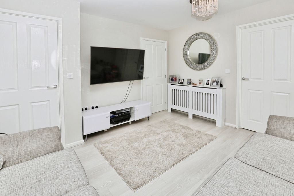 Property photo 3 of 15 Lounge