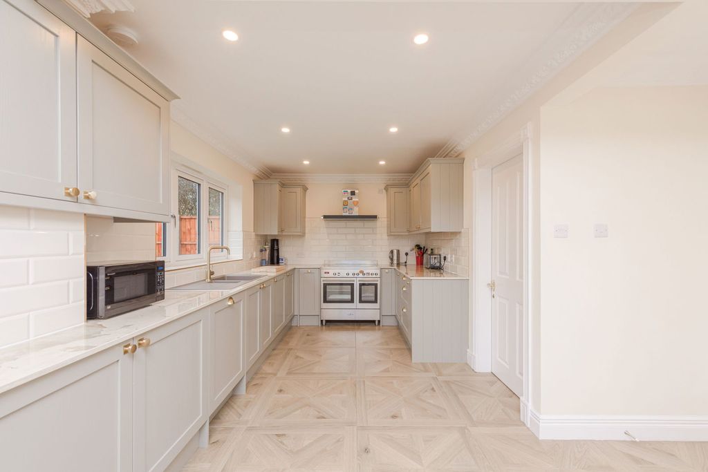 Property photo 2 of 41