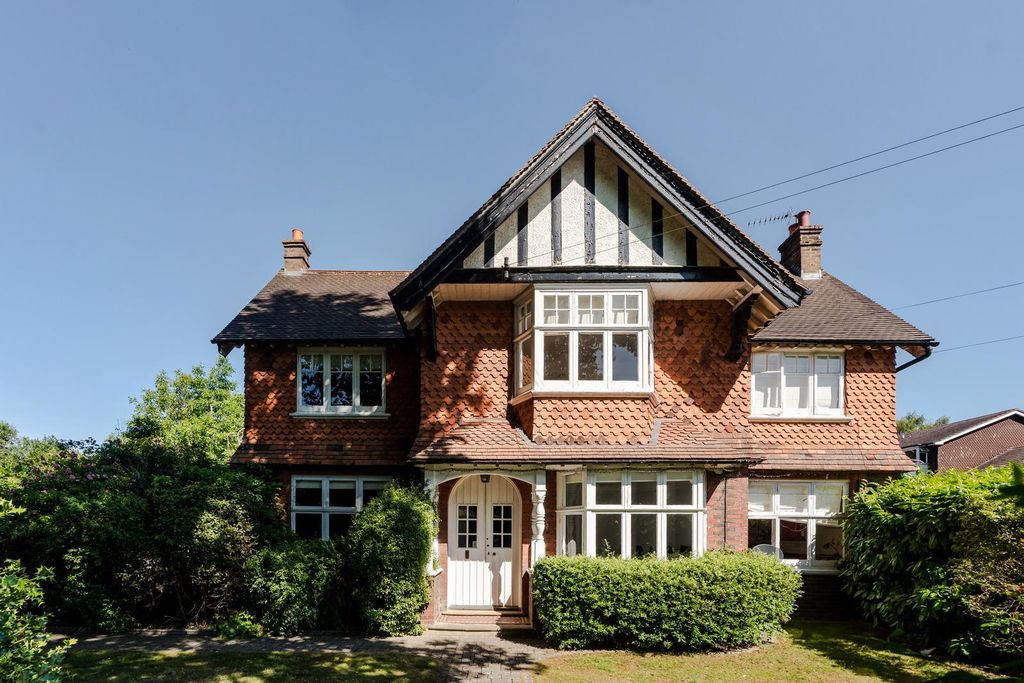Property photo 1 of 32