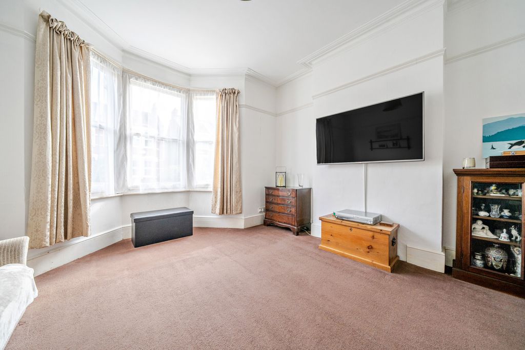 Property photo 3 of 19 Reception