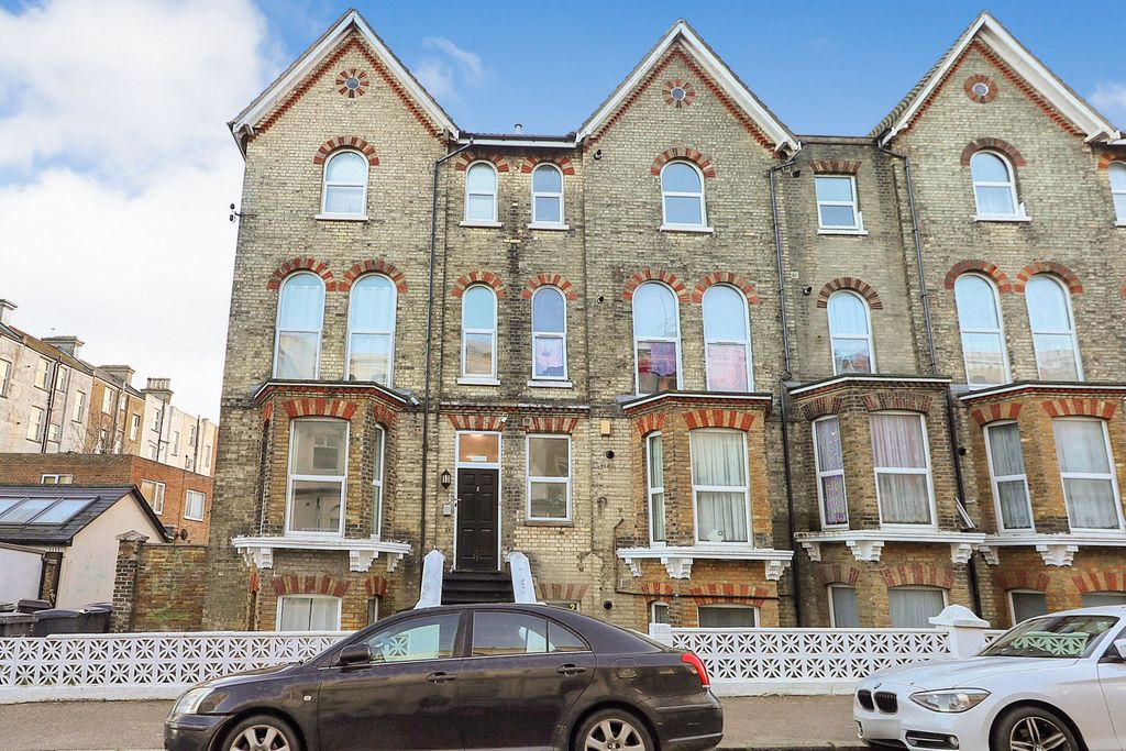 Property photo 1 of 11 Flat 4, 2-8 Athelstan Road, Margate, Ct9 2Bf