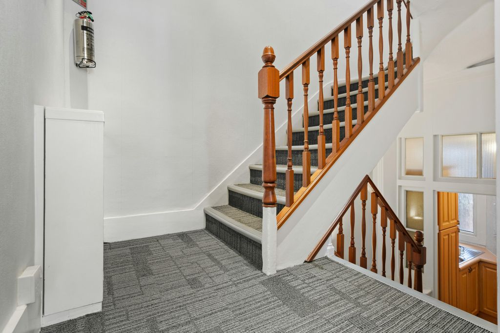 Property photo 3 of 7 Internal 2