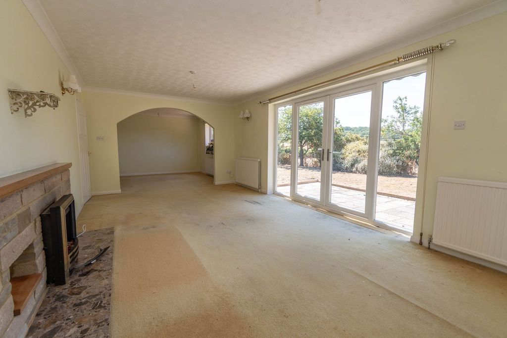 Property photo 3 of 21