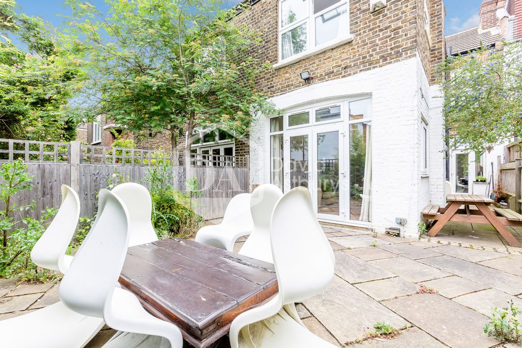 Property photo 2 of 12