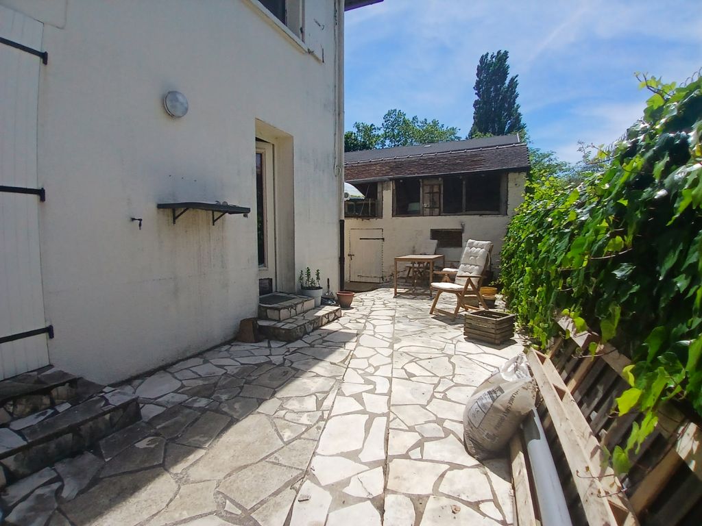 Property photo 2 of 16
