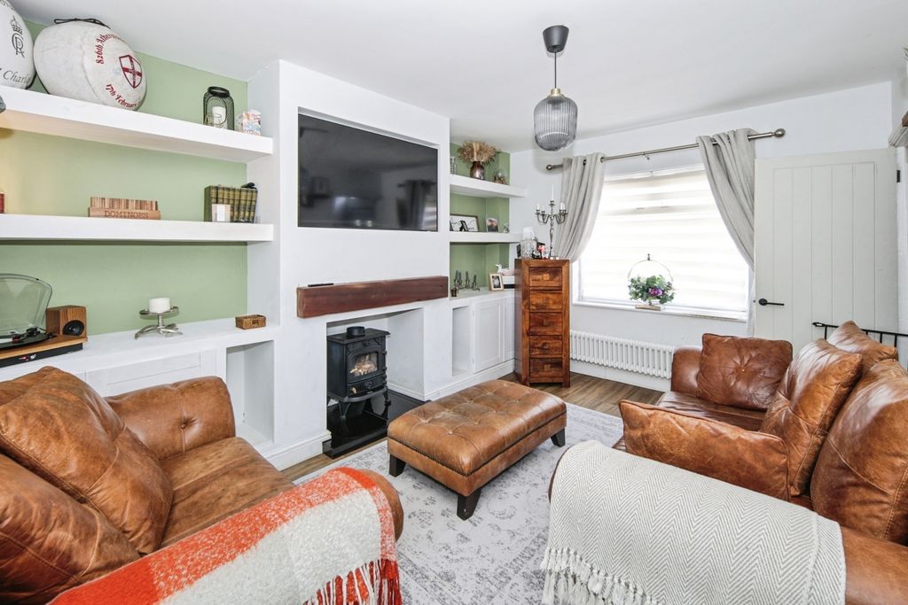 Property photo 3 of 12 Pbox-Img.Jpg