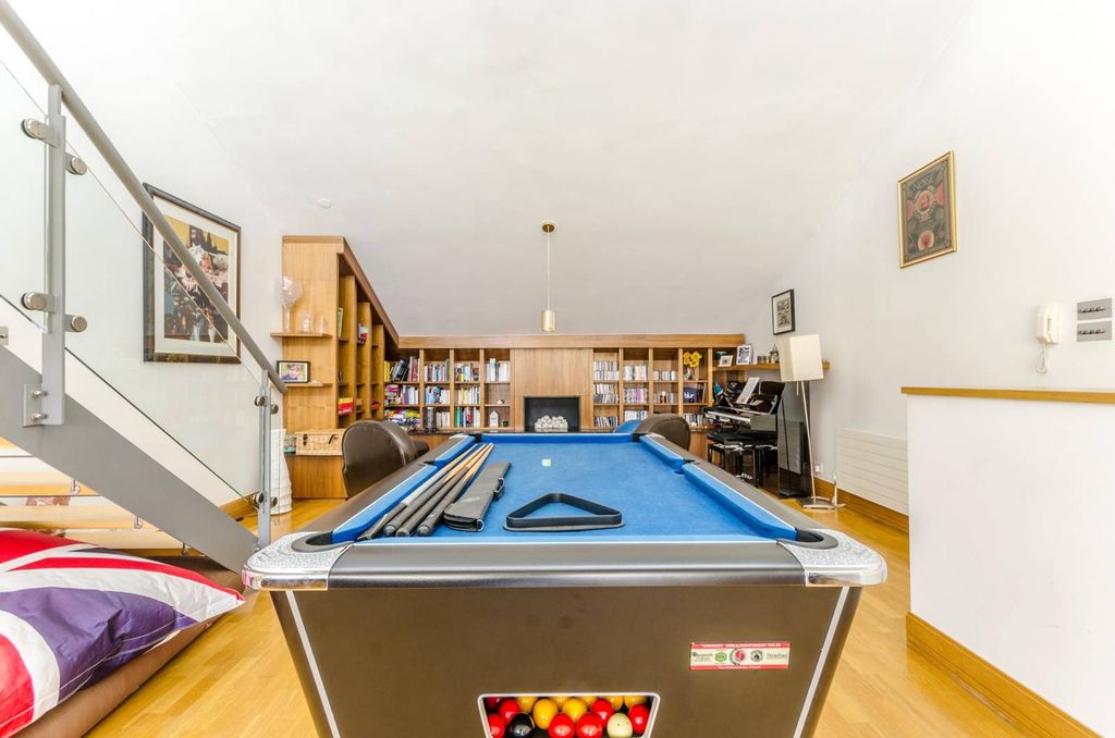 Property photo 3 of 12
