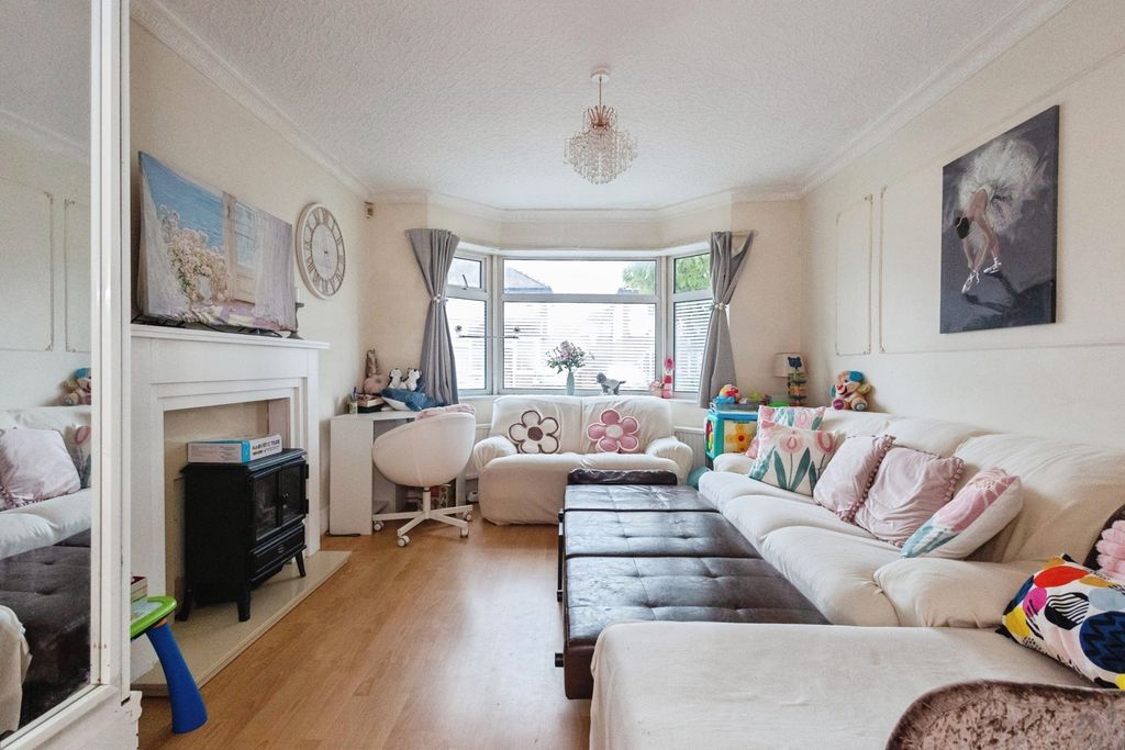 Property photo 3 of 18 Pbox-Img.Jpg