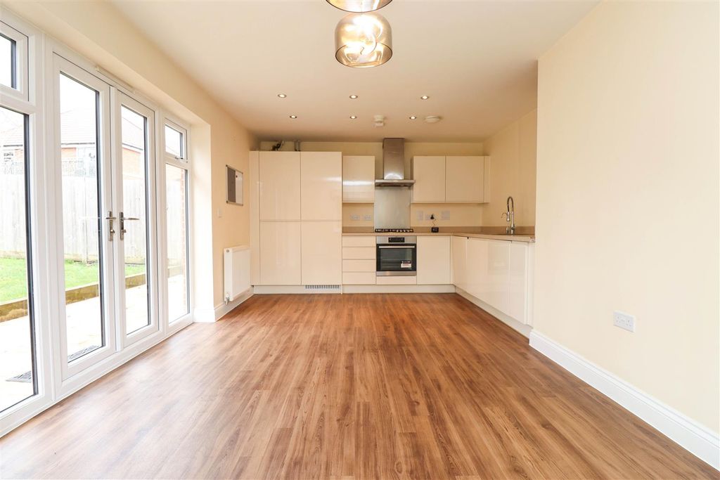 Property photo 2 of 20 Kitchen