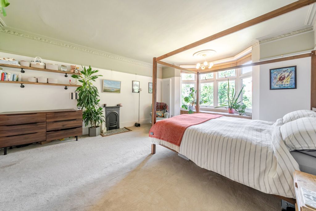 Property photo 3 of 8 1471108-12-6A2189...