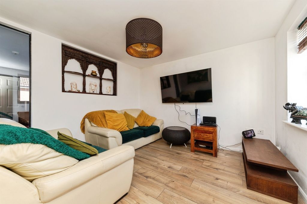 Property photo 3 of 20