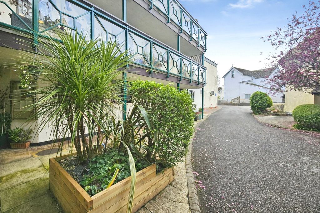 Property photo 2 of 14 Picture No. 23