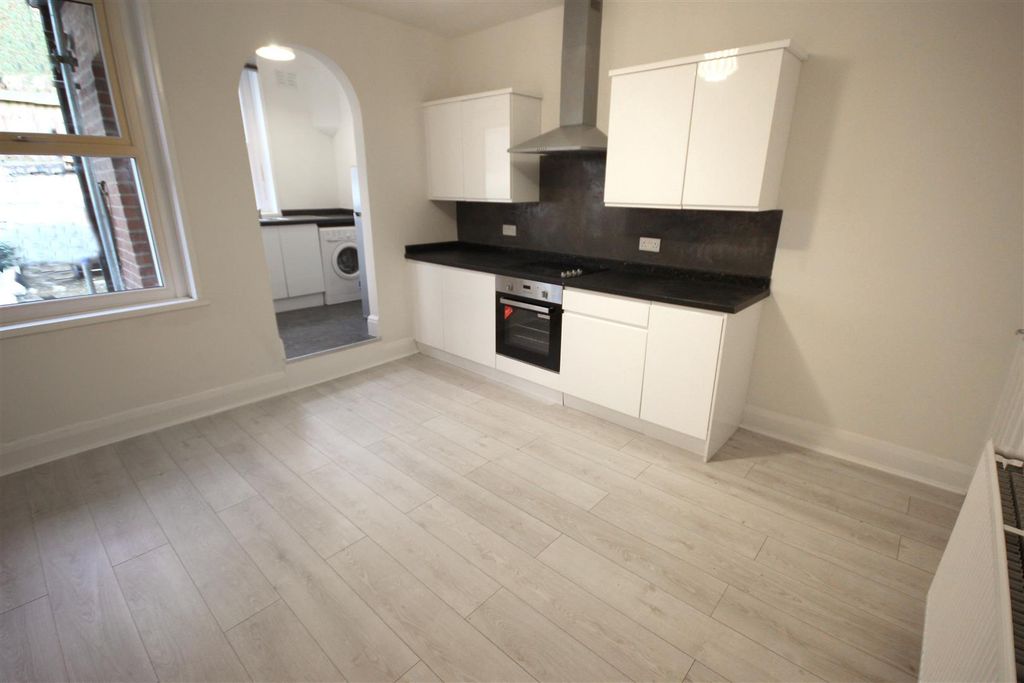 Property photo 2 of 11 Kitchen/Diner