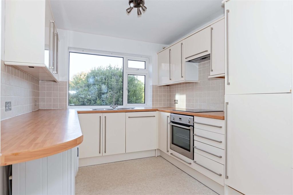 Property photo 2 of 12 8 Queens Mansions.Jpg