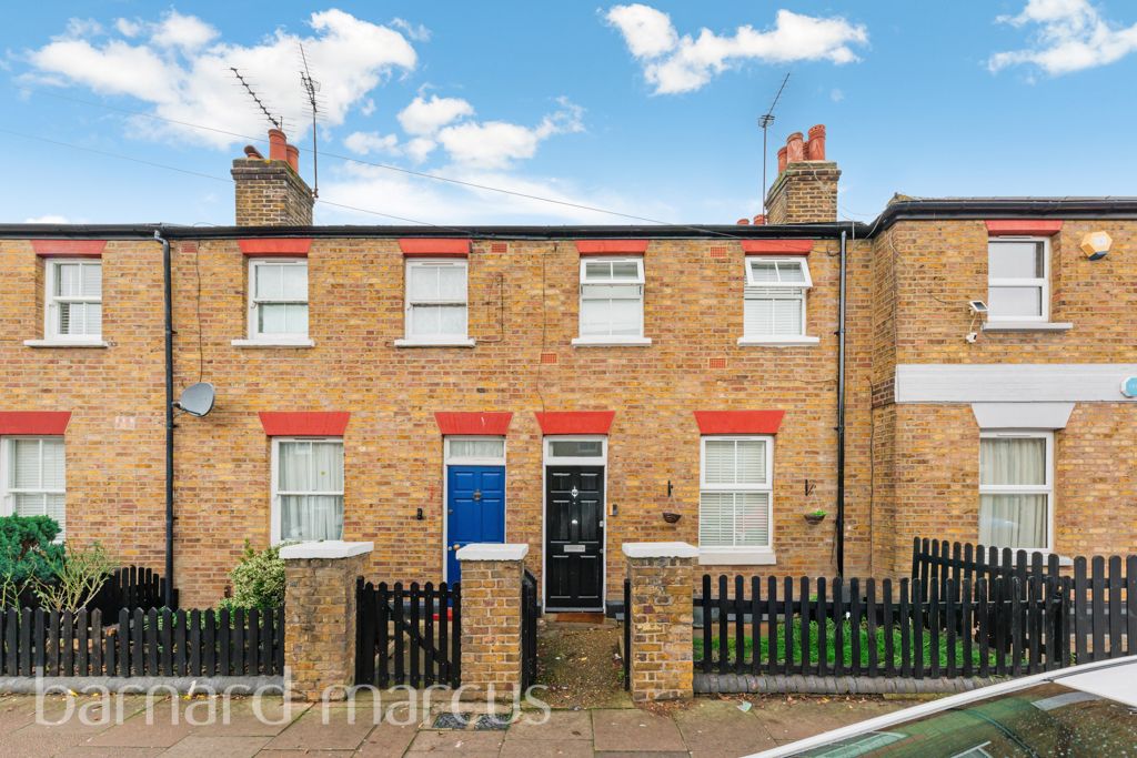 Property photo 2 of 8 Exterior