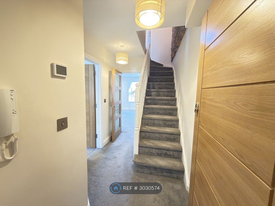 Property photo 1 of 9 Flat Entrance