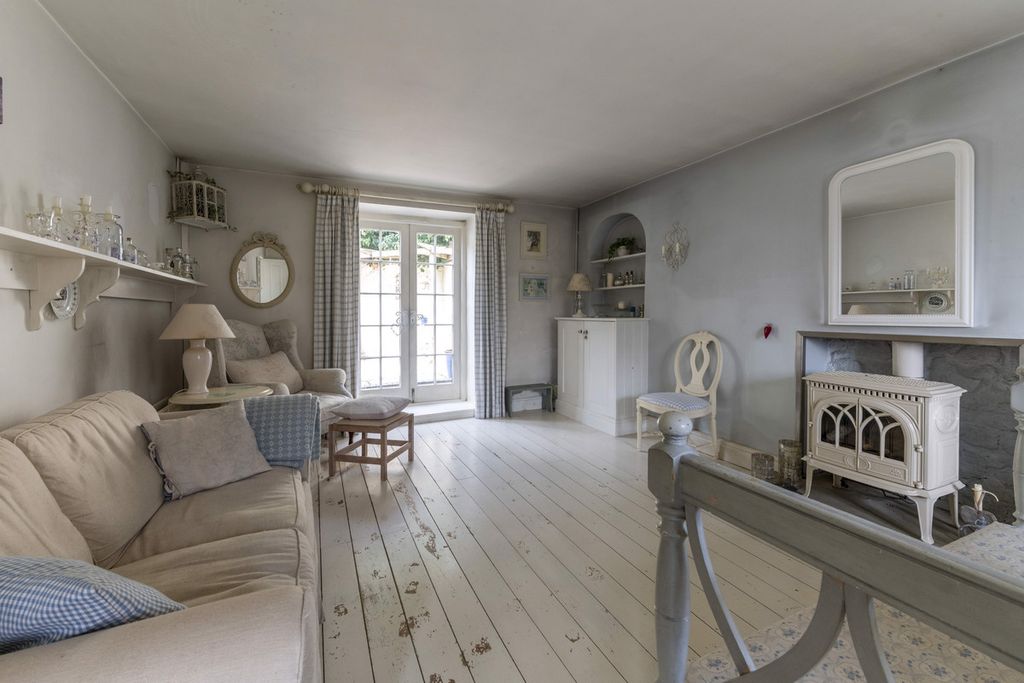 Property photo 2 of 22