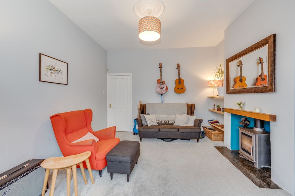 Property photo 2 of 25