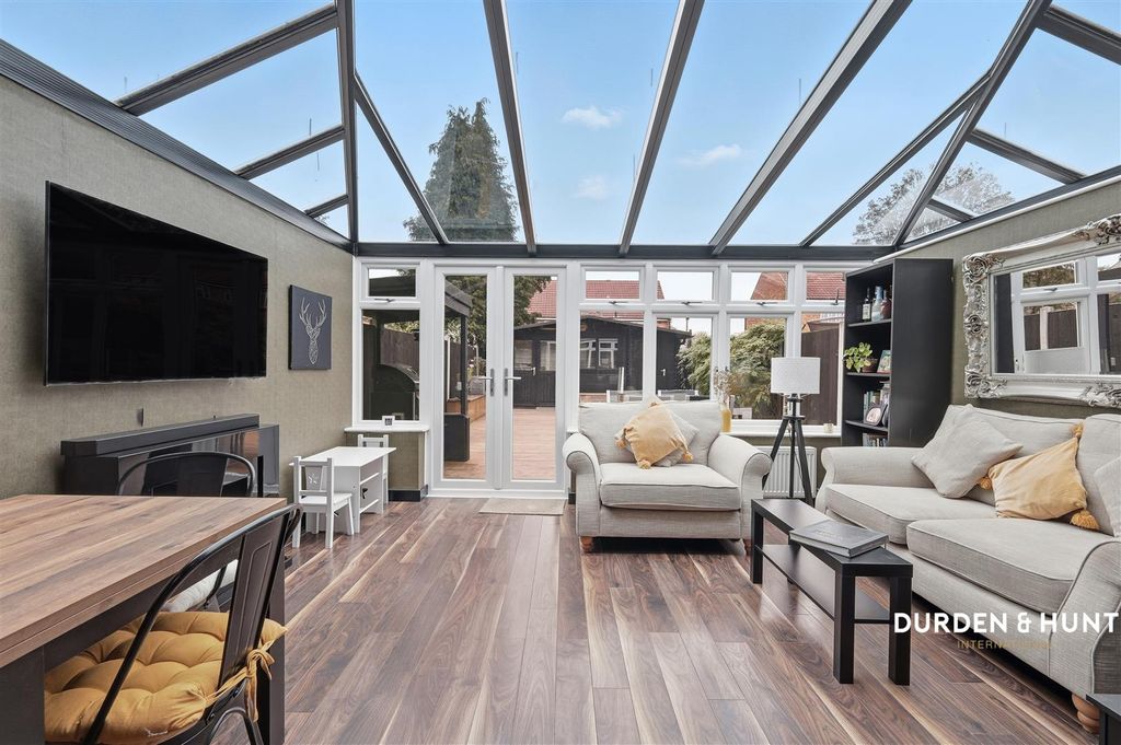 Property photo 3 of 18 Claremont Road