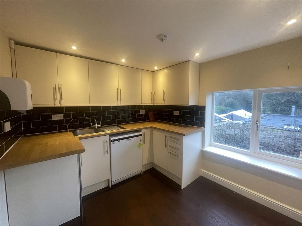Property photo 3 of 16 Kitchen