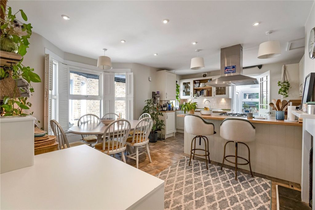 Property photo 2 of 14 Kitchen