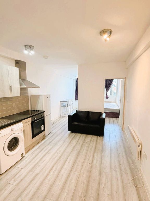 Property photo 1 of 6 1 Bed Flat To Rent Brigstock Road, Croydon Cr7