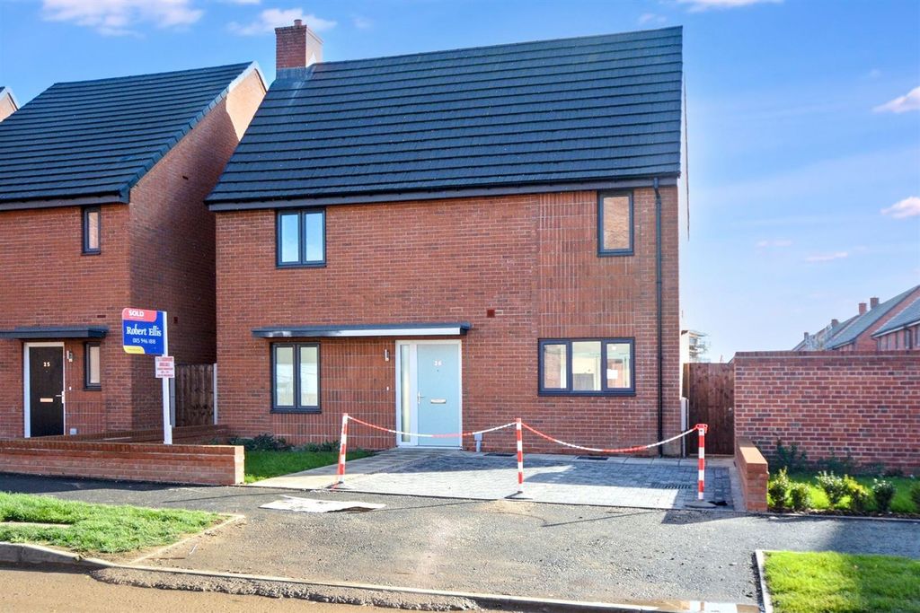 Property photo 1 of 20 33 Wade Close