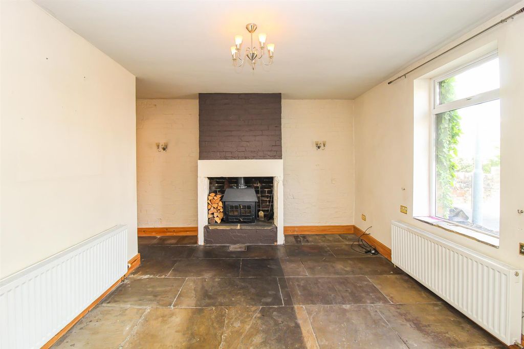 Property photo 3 of 10 Living Room