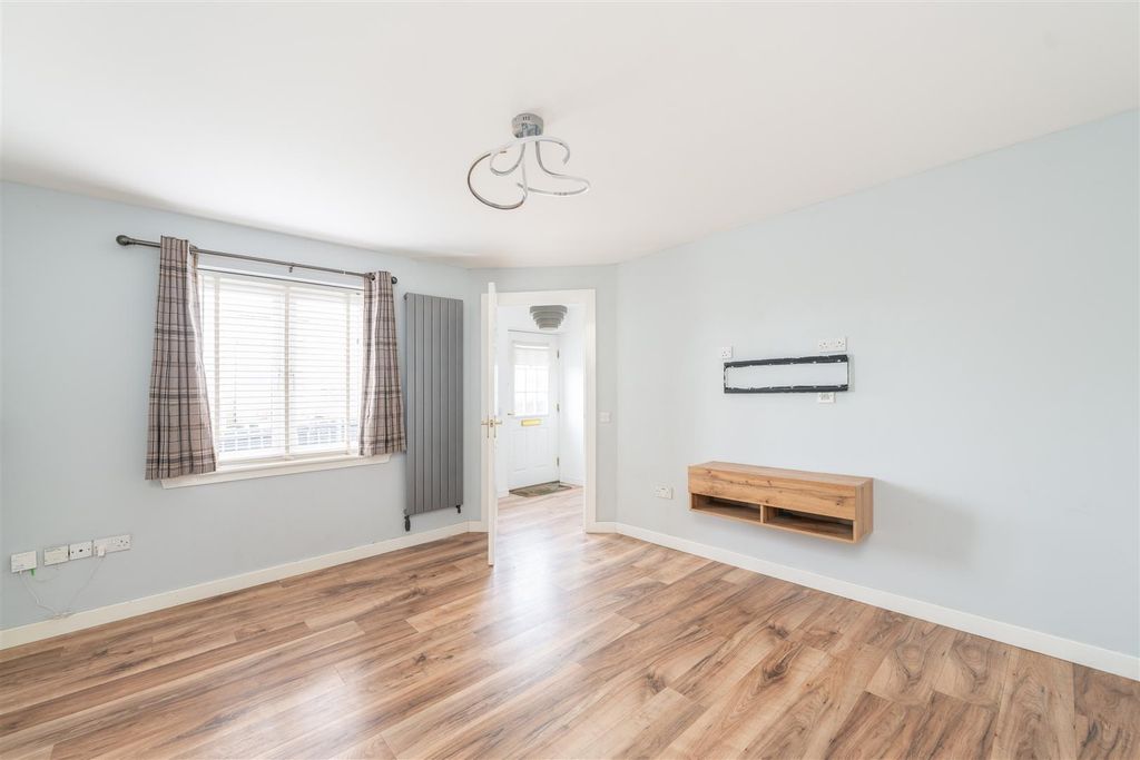 Property photo 3 of 12 10_Whitehall_Close-05.Jpg