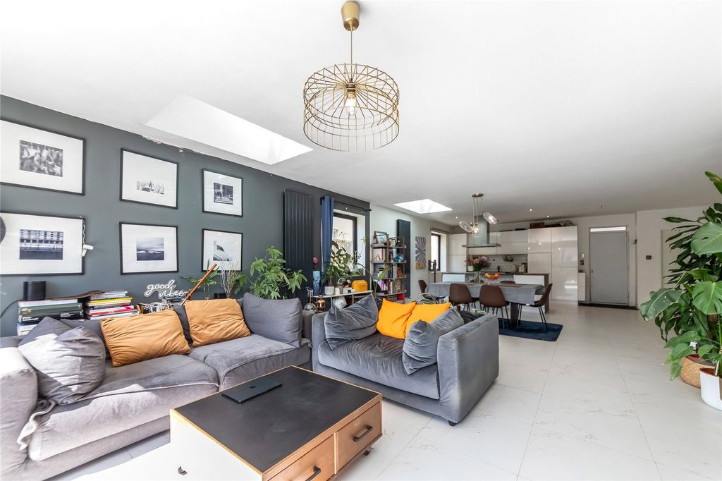 Property photo 1 of 25 Picture No. 09