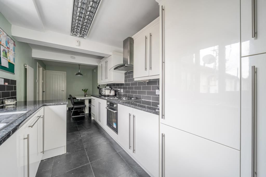 Property photo 3 of 18 Kitchen