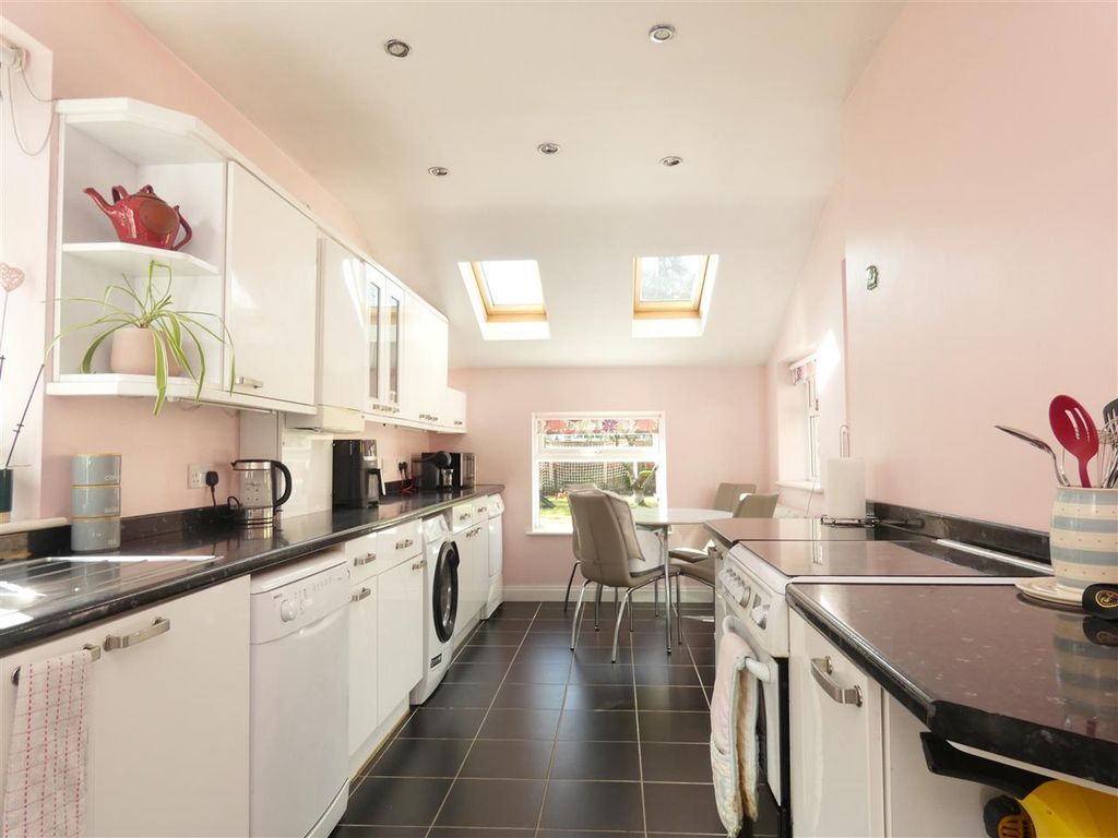 Property photo 2 of 21