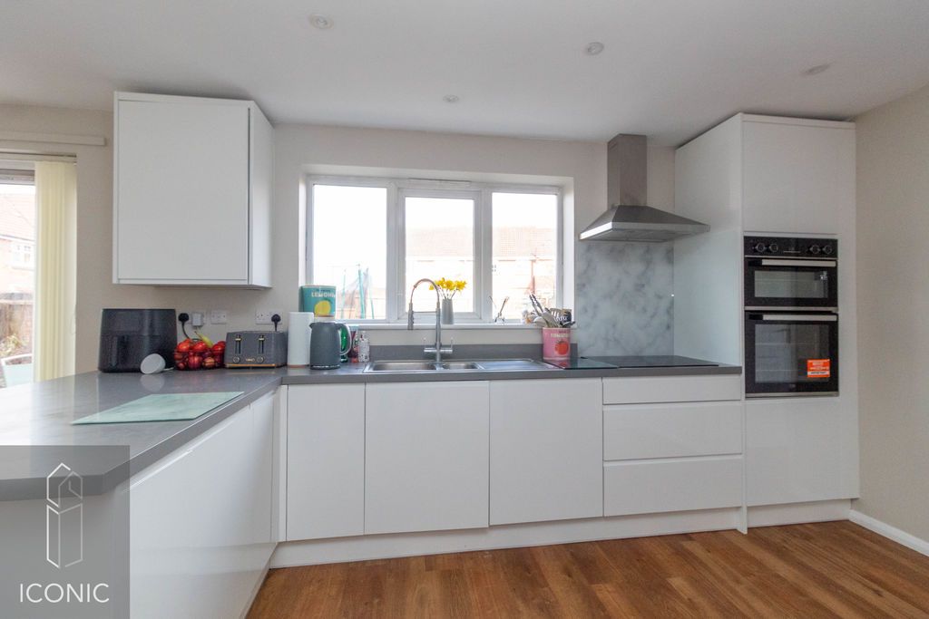 Property photo 2 of 19 Photo 16