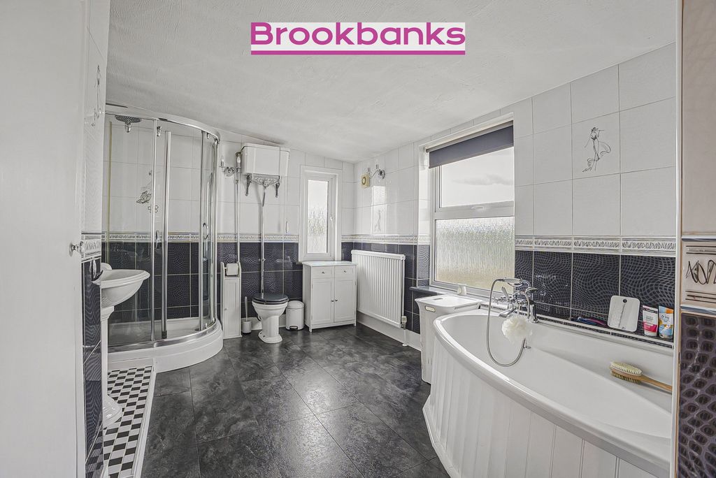 Property photo 3 of 23