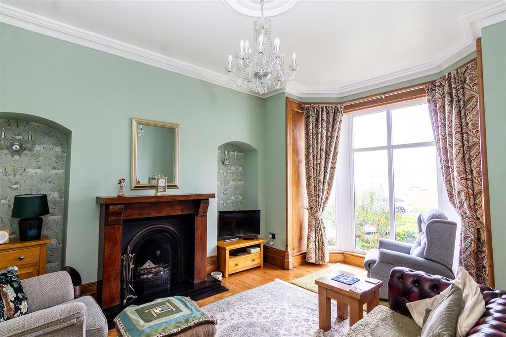 Property photo 3 of 32