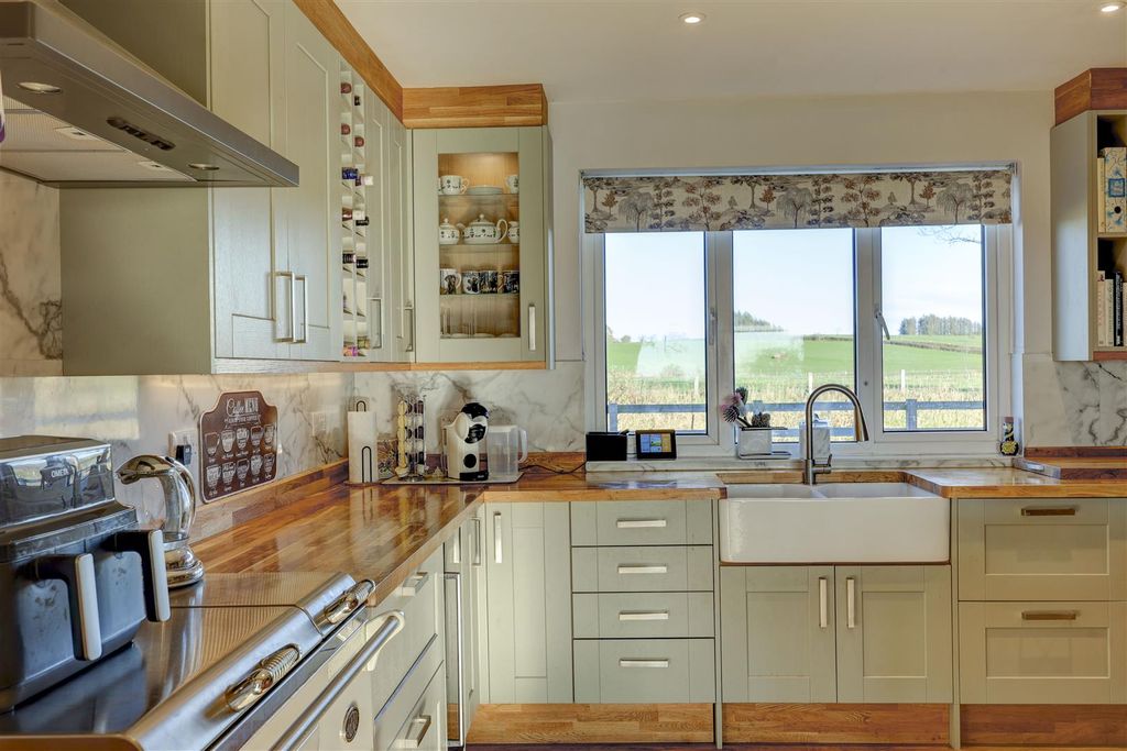 Property photo 2 of 27 Kitchen Diner